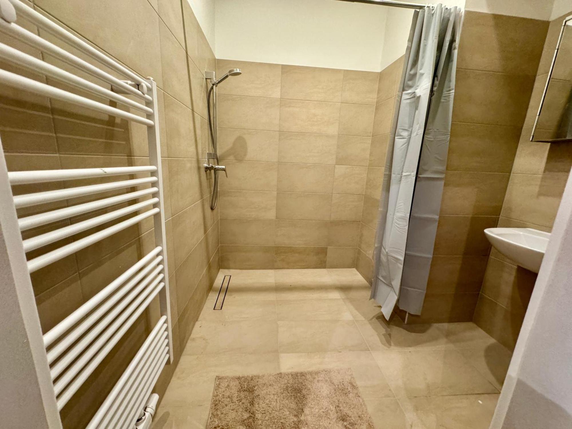 וינה Spacious Apartment - 15 Min To Center מראה חיצוני תמונה